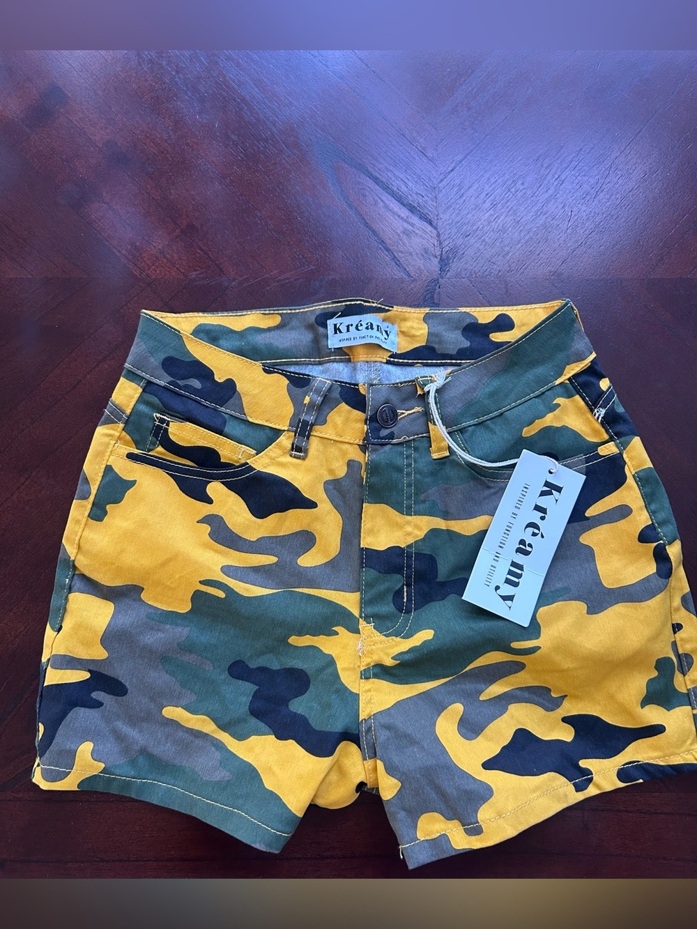 New Kreamy Yellow Camo High-Waist Women's Short size L